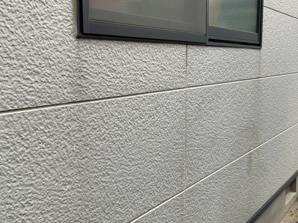 汚れている外壁