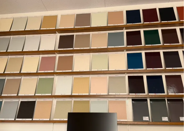 KJリードの店舗内のにあるカラー見本帳の写真
