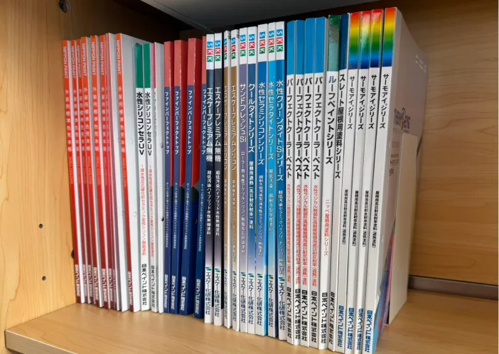 KJリードの店舗内にあるカタログの写真