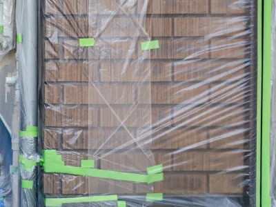 外壁塗装前の養生作業後の様子