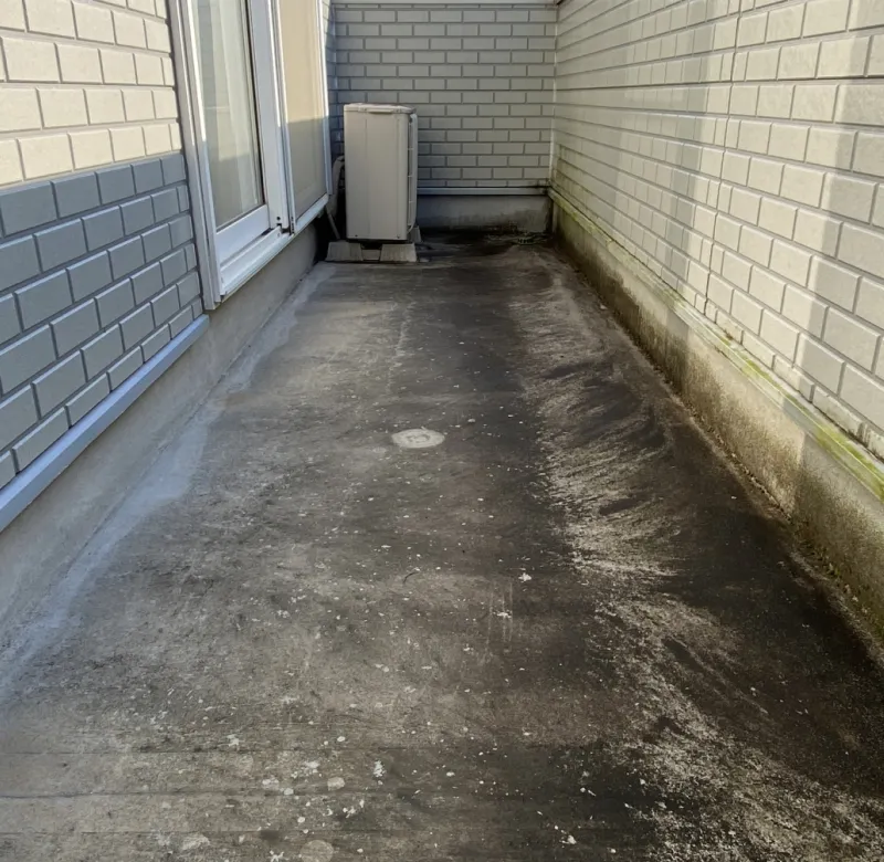 劣化したベランダ防水