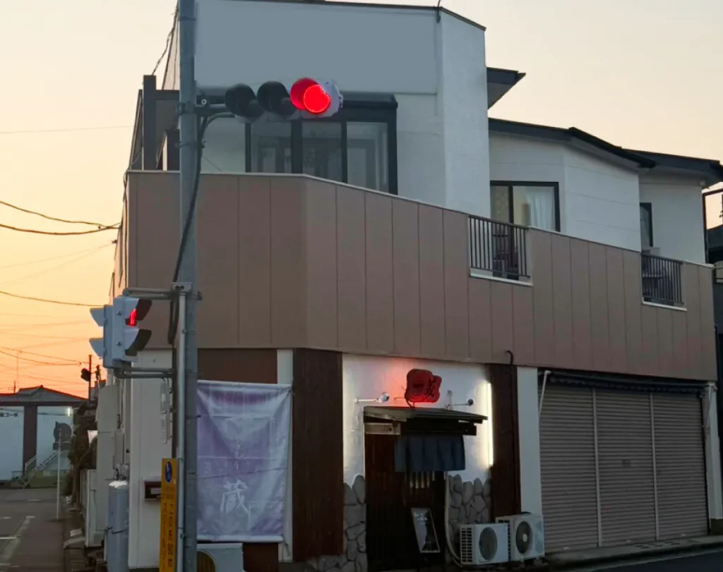 【川越市・T様邸】外壁塗装でベージュの外壁を美しく再生！板金補修・防水工事を行った施工事例の施工後の写真