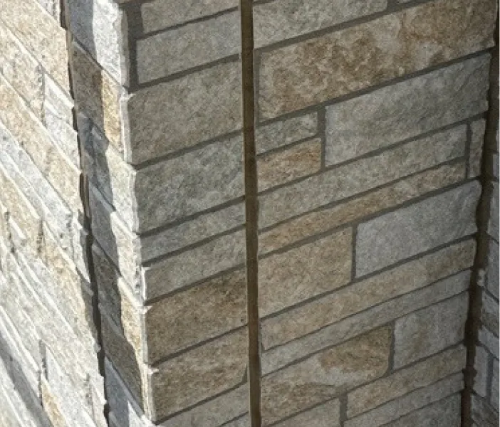 コーキング打ち替え前の様子（坂戸市）