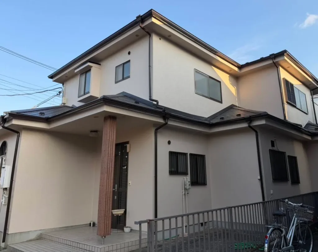 【鶴ヶ島市・O様邸】外壁塗装で外壁を美しく再生！屋根葺き替えで安心の住まいへの施工後の写真