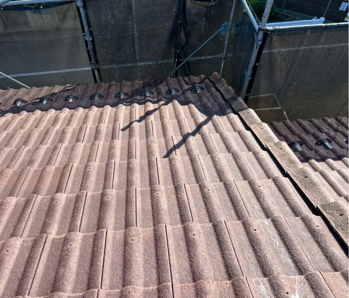 屋根葺き替え工事前の様子（鶴ヶ島市）